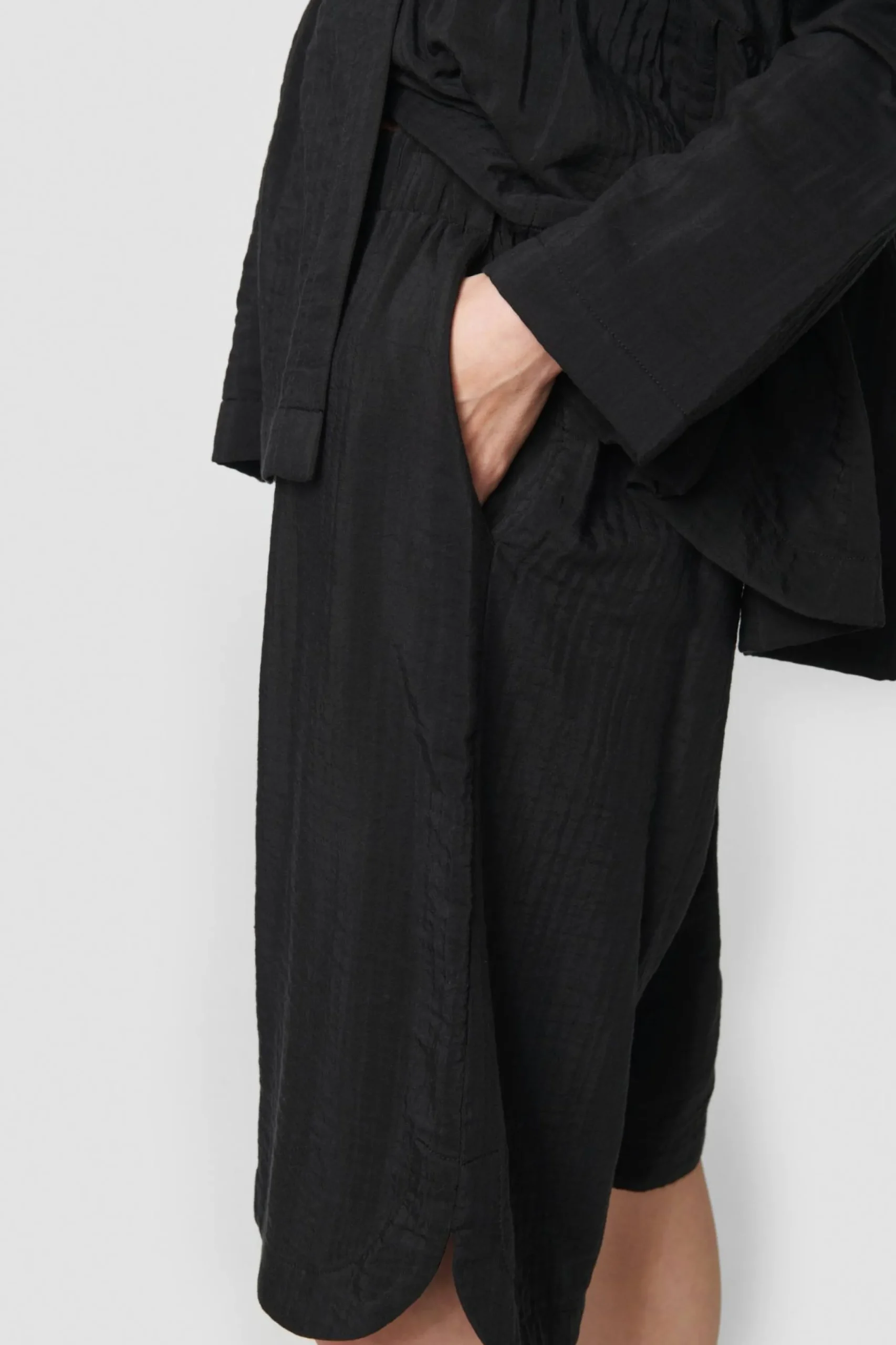 Shorts<BITTE KAI RAND Hakone doubleweave shorts ANTHRACITE